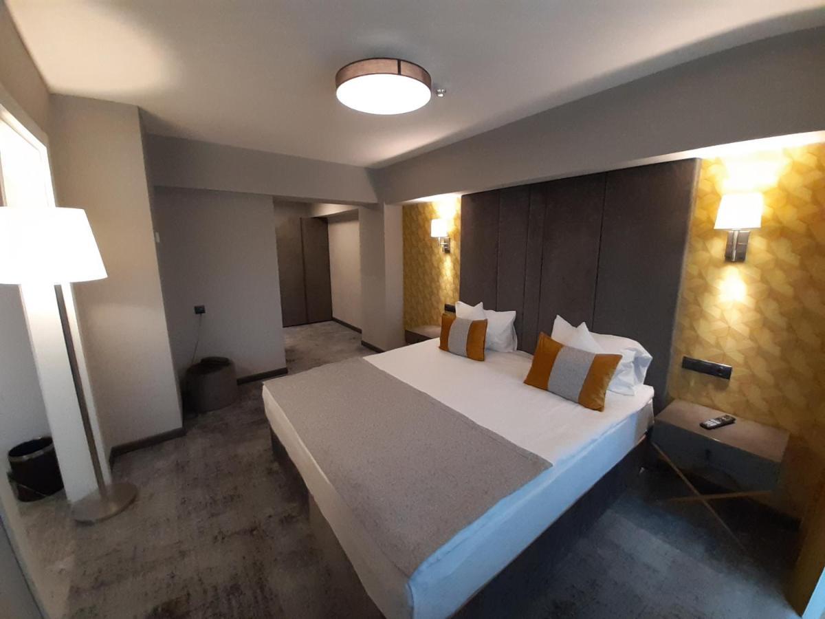 Hotel Univers Cluj-Napoca Ngoại thất bức ảnh