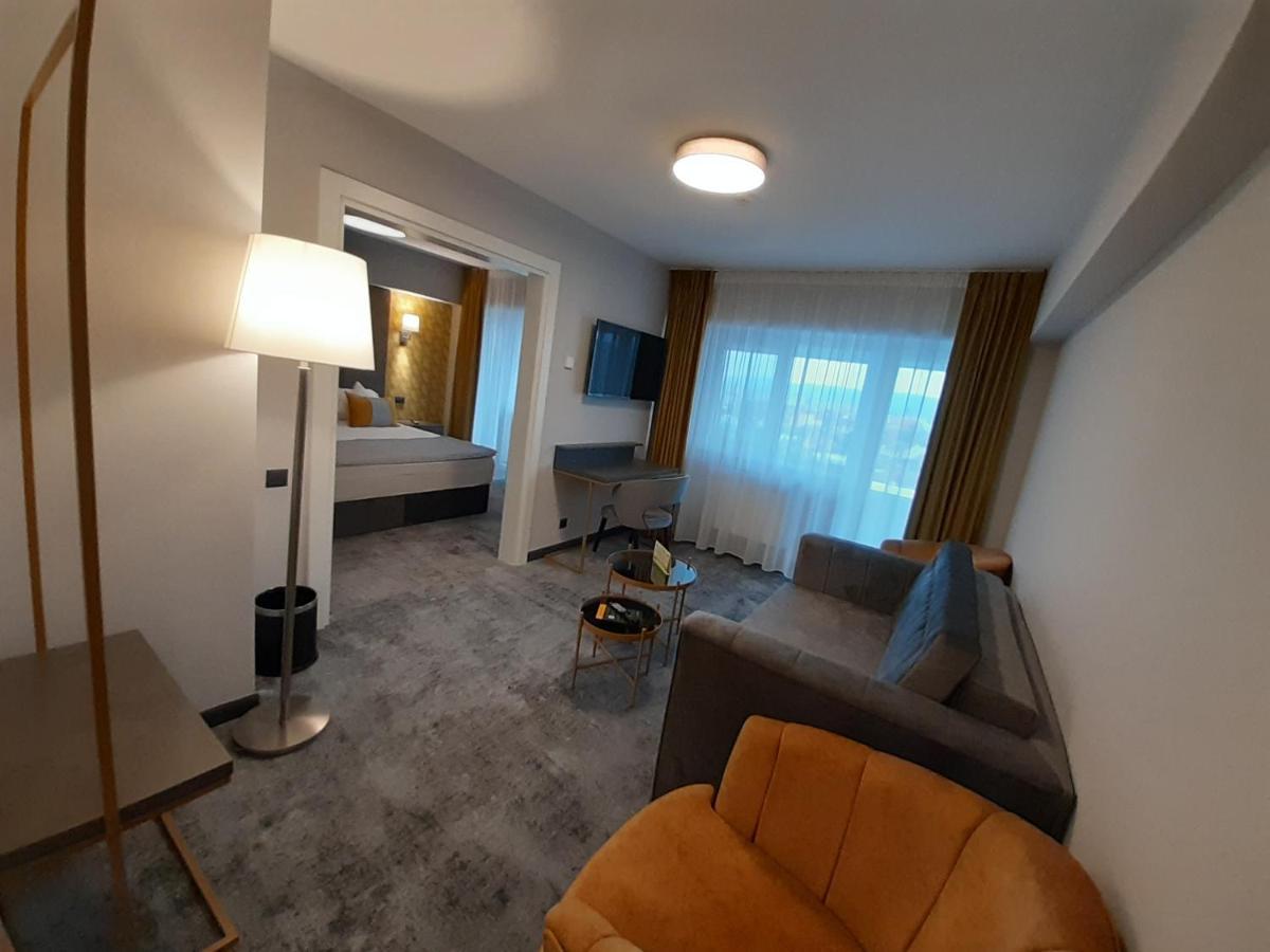 Hotel Univers Cluj-Napoca Ngoại thất bức ảnh