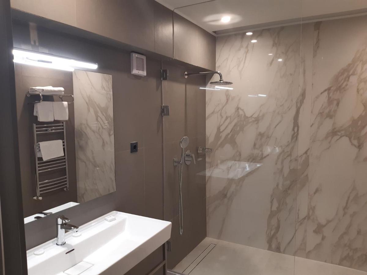 Hotel Univers Cluj-Napoca Ngoại thất bức ảnh