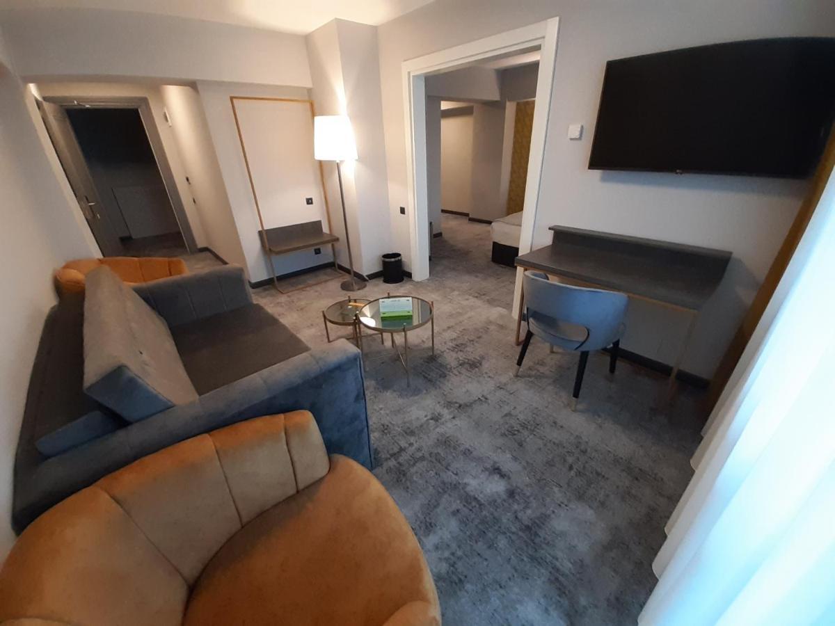 Hotel Univers Cluj-Napoca Ngoại thất bức ảnh