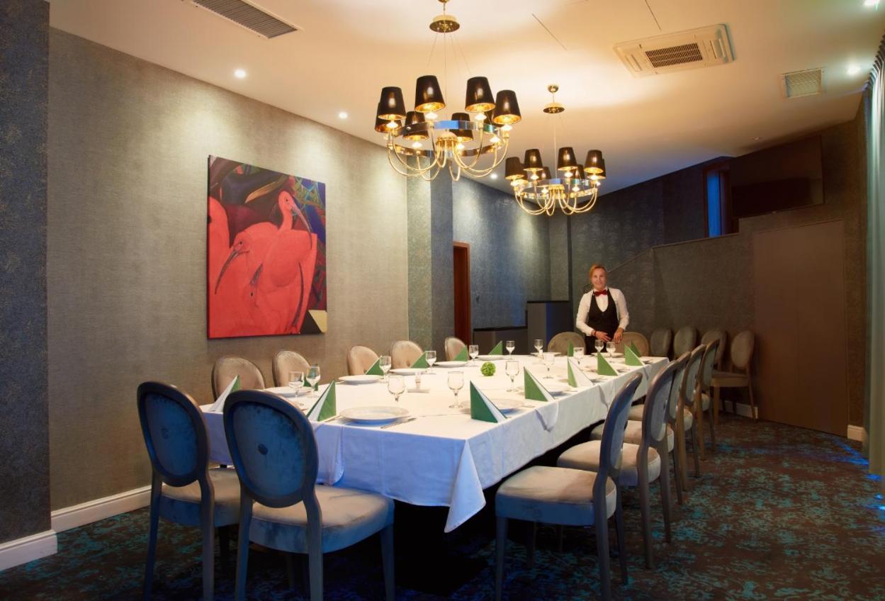 Hotel Univers Cluj-Napoca Ngoại thất bức ảnh
