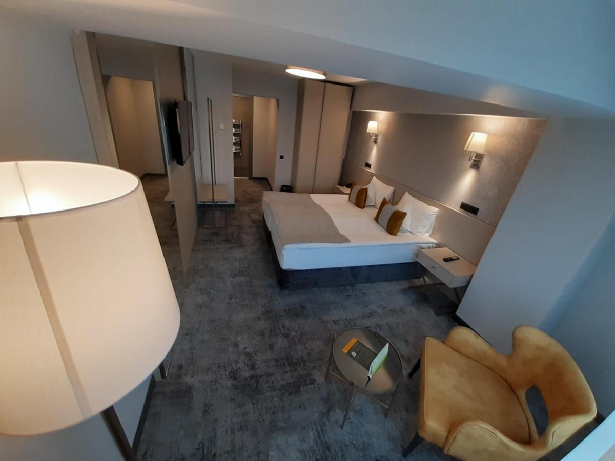 Hotel Univers Cluj-Napoca Ngoại thất bức ảnh