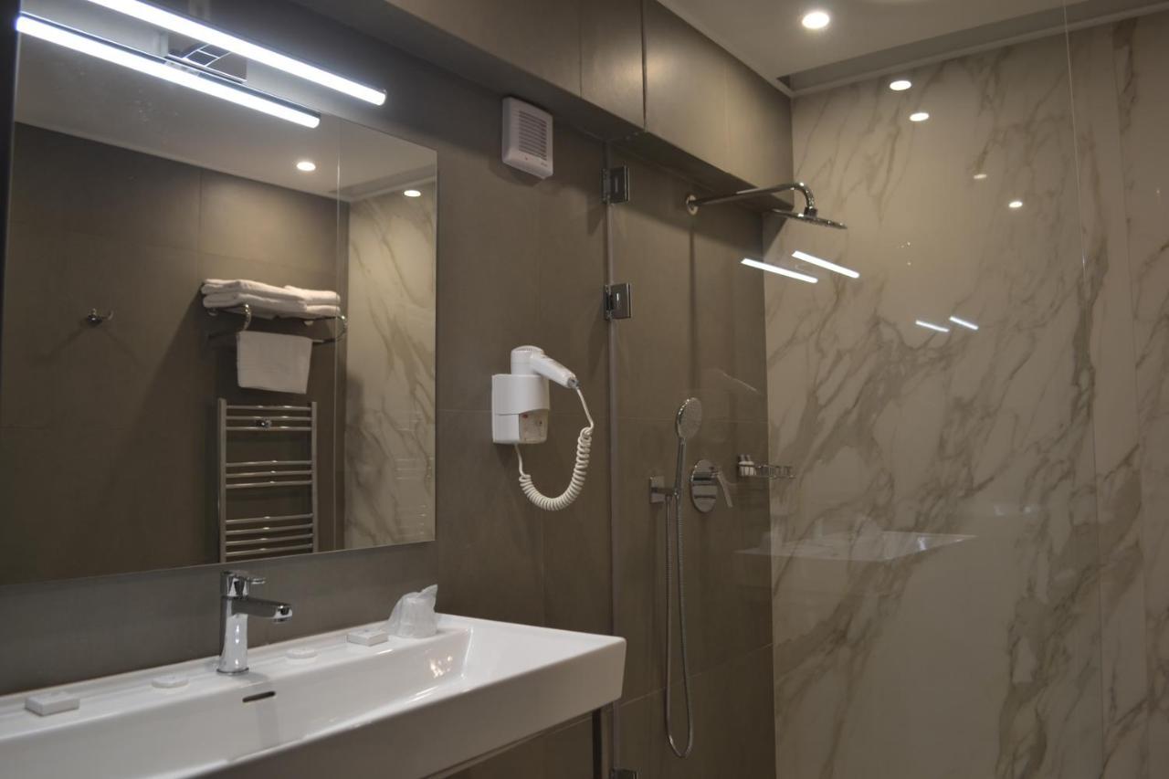 Hotel Univers Cluj-Napoca Ngoại thất bức ảnh