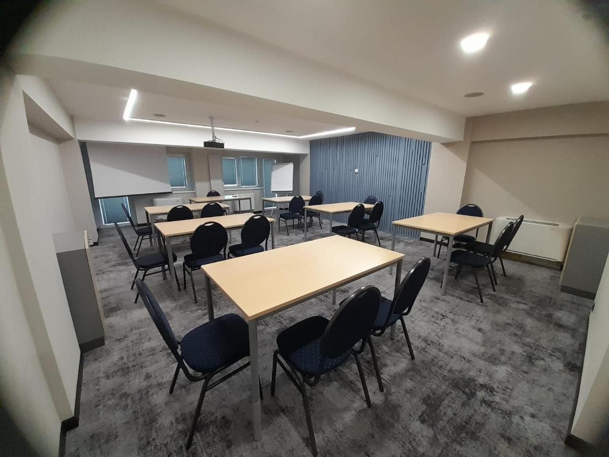 Hotel Univers Cluj-Napoca Ngoại thất bức ảnh