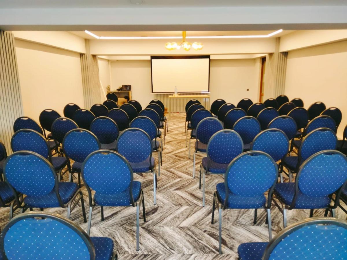 Hotel Univers Cluj-Napoca Ngoại thất bức ảnh