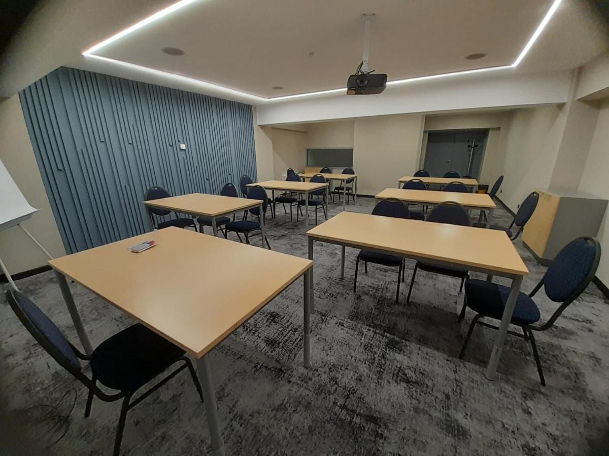 Hotel Univers Cluj-Napoca Ngoại thất bức ảnh