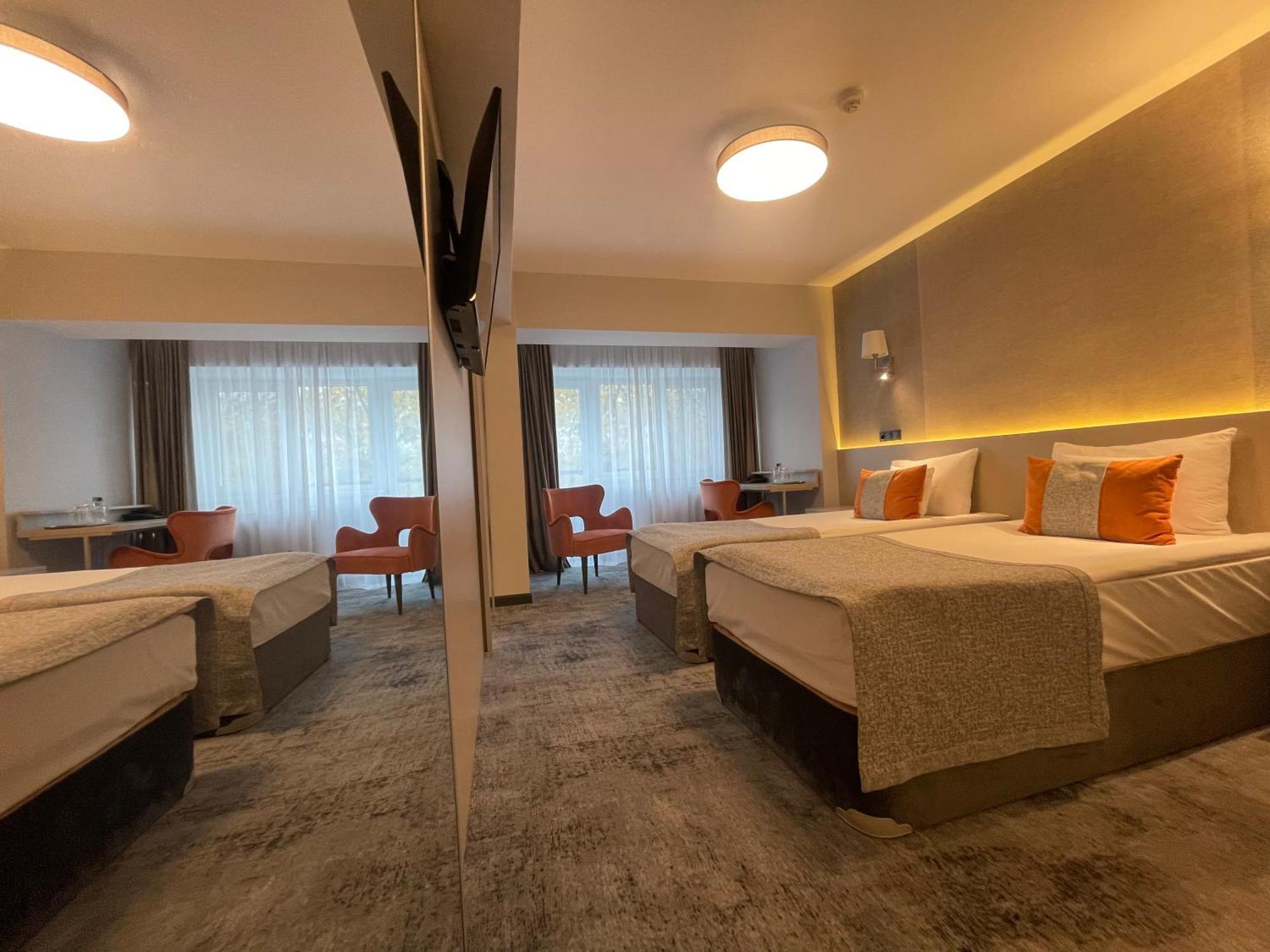 Hotel Univers Cluj-Napoca Ngoại thất bức ảnh