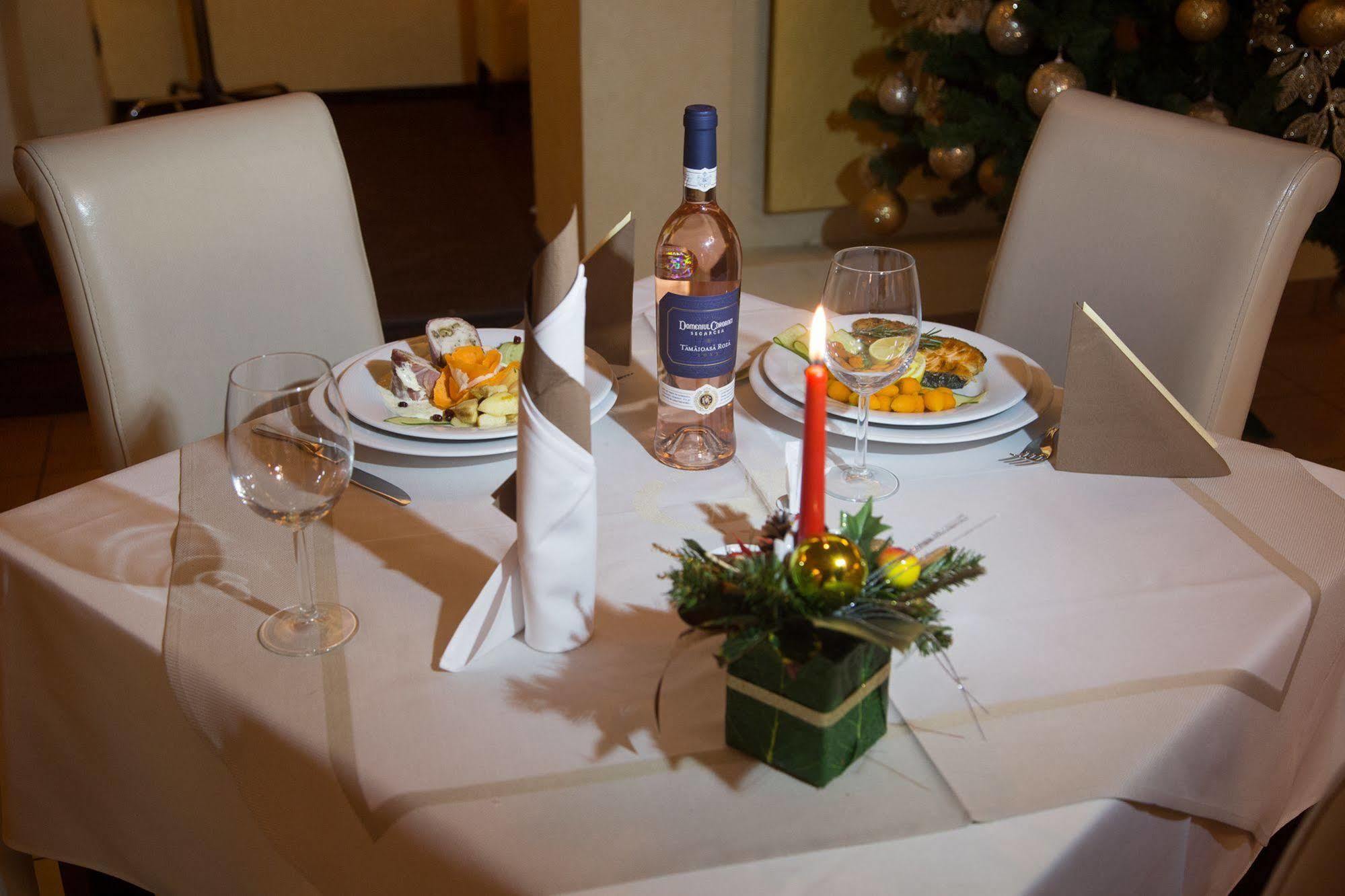 Hotel Univers Cluj-Napoca Ngoại thất bức ảnh